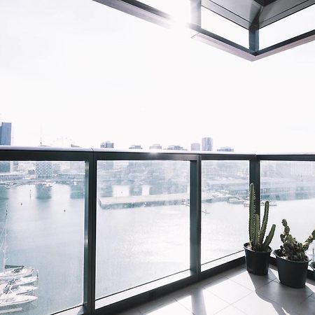 Experience Waterfront Luxury With Views Daire Melbourne Dış mekan fotoğraf